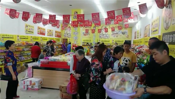 來看看賺錢的饞嘴郎零食店加盟商都是怎么做的